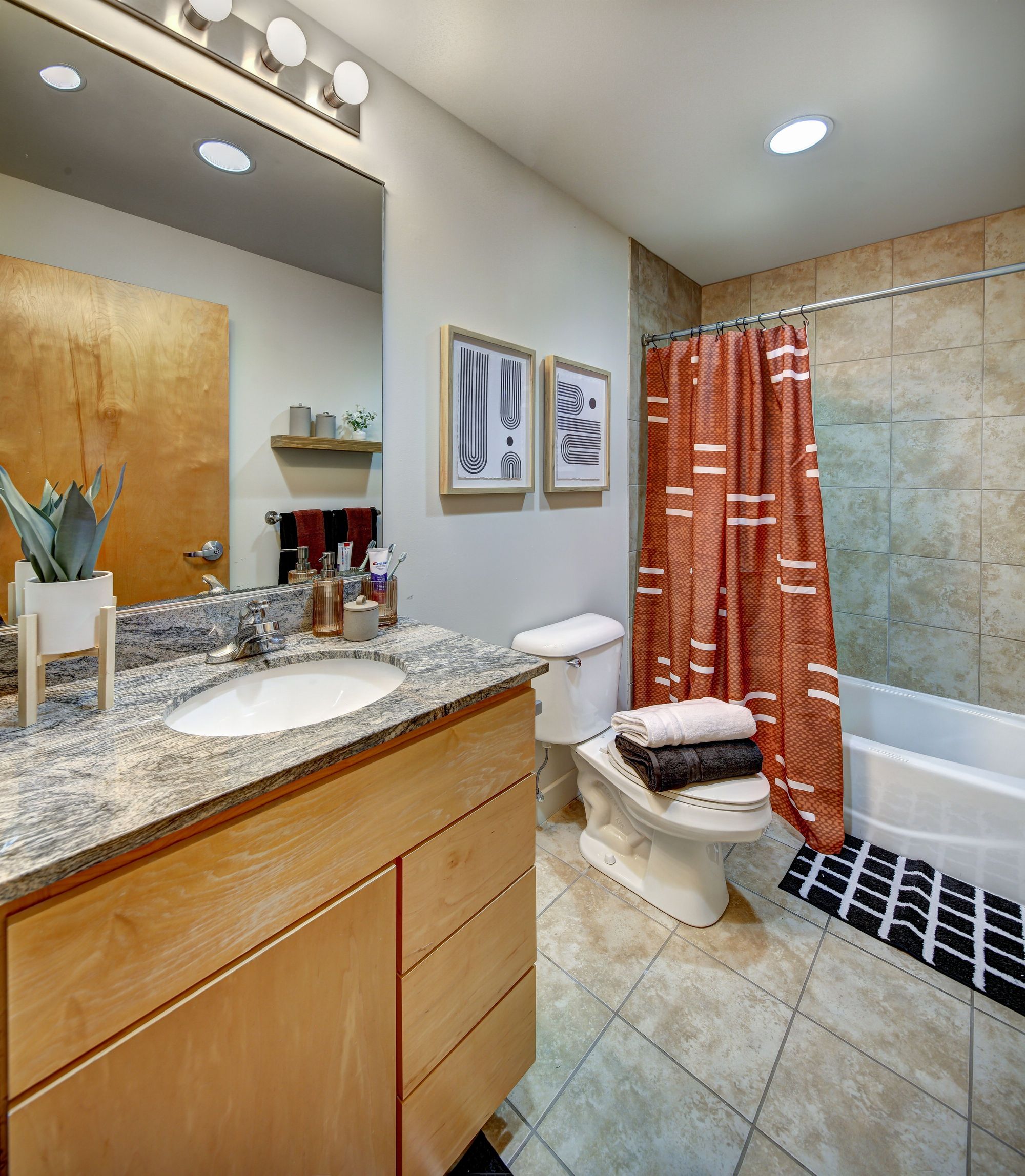 417 Bathroom 01
