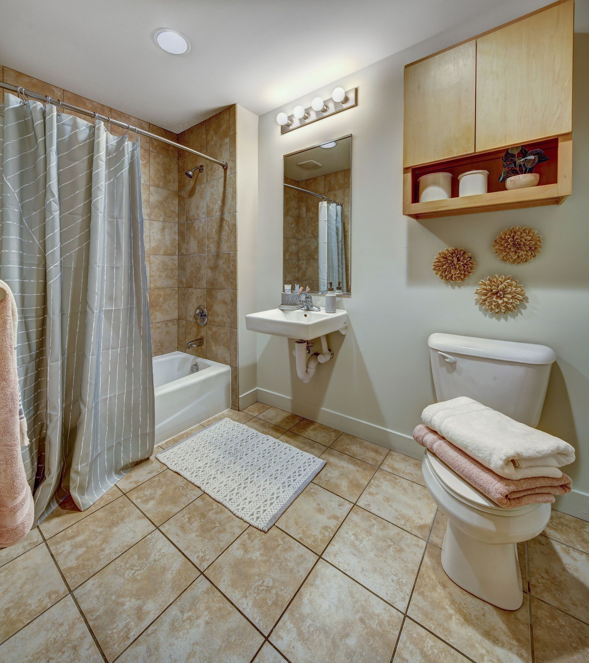 417 Bathroom 02