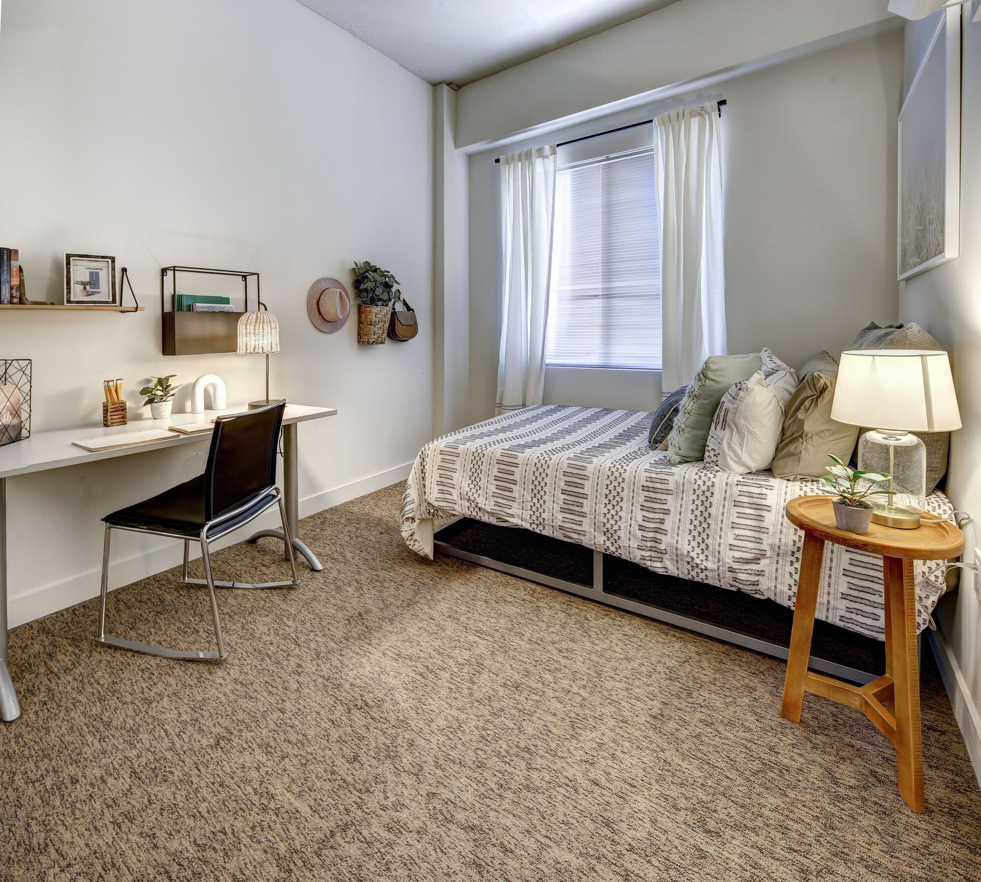 417 Bedroom 04