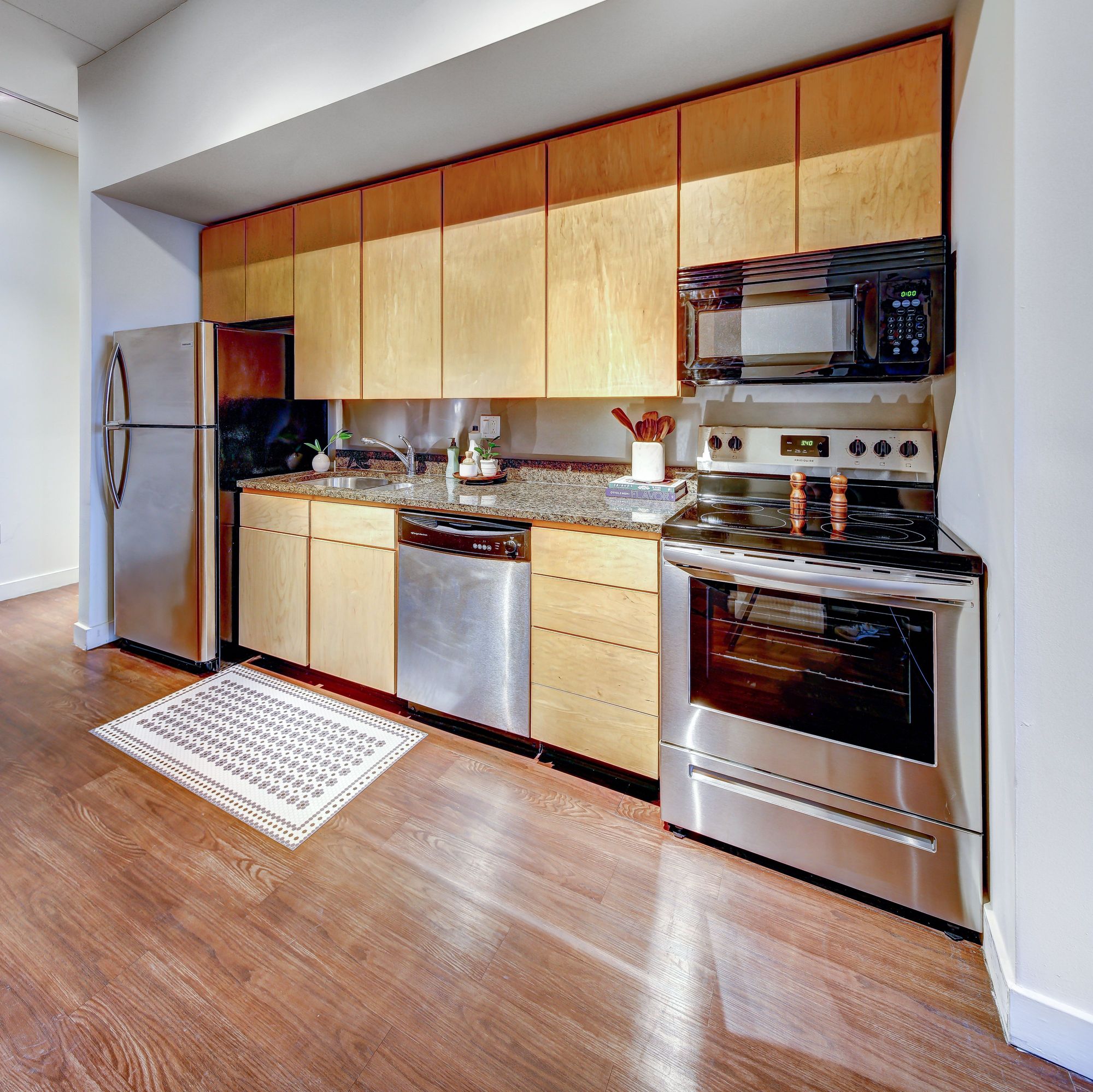 417 Kitchen 01