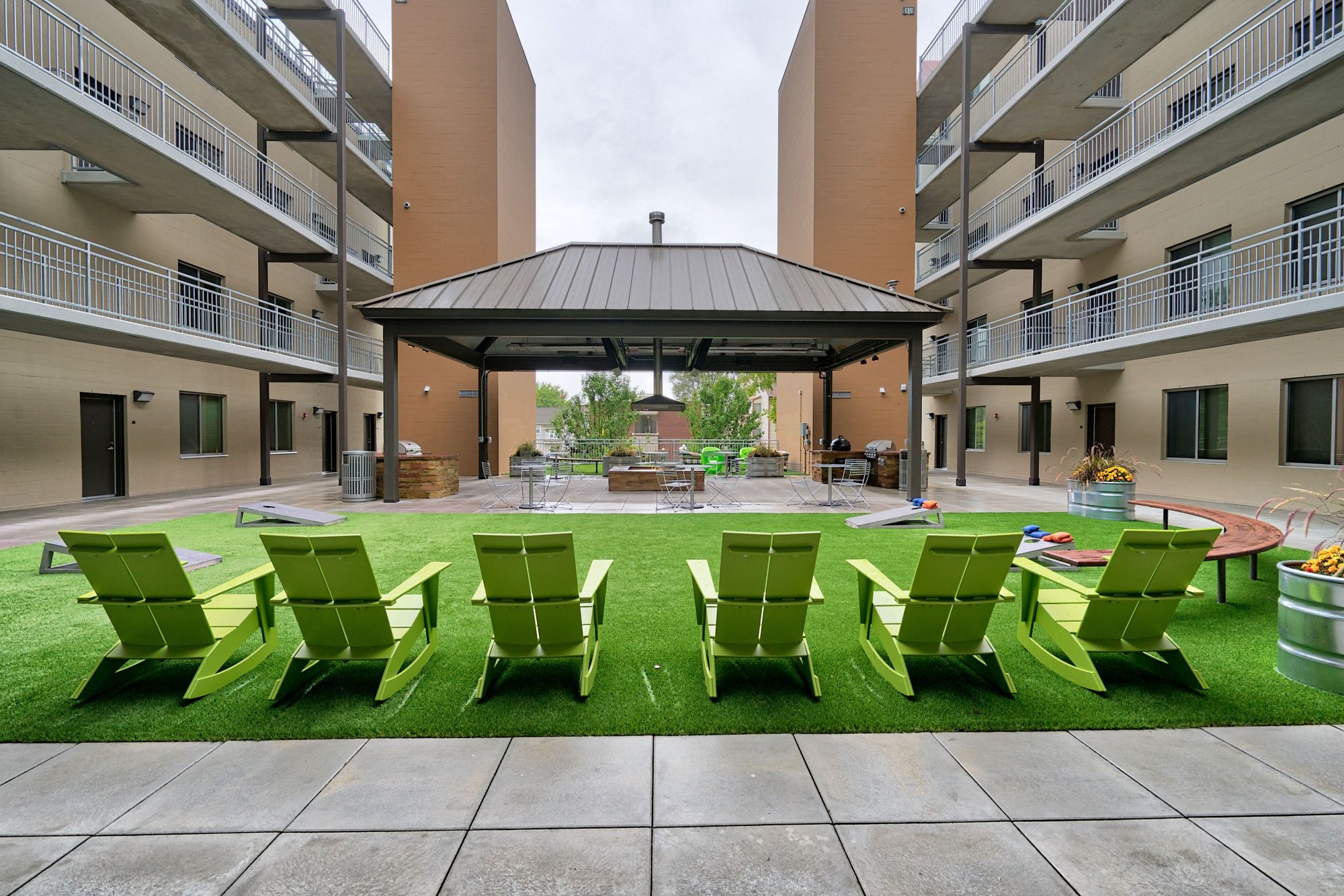 Loft 54 Champaign Courtyard 7