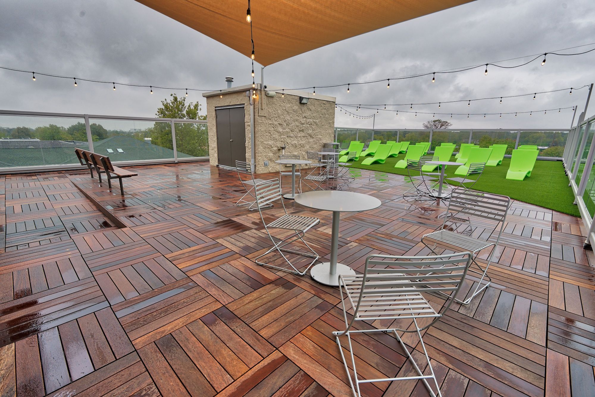 Loft 54 Champaign Courtyard 10