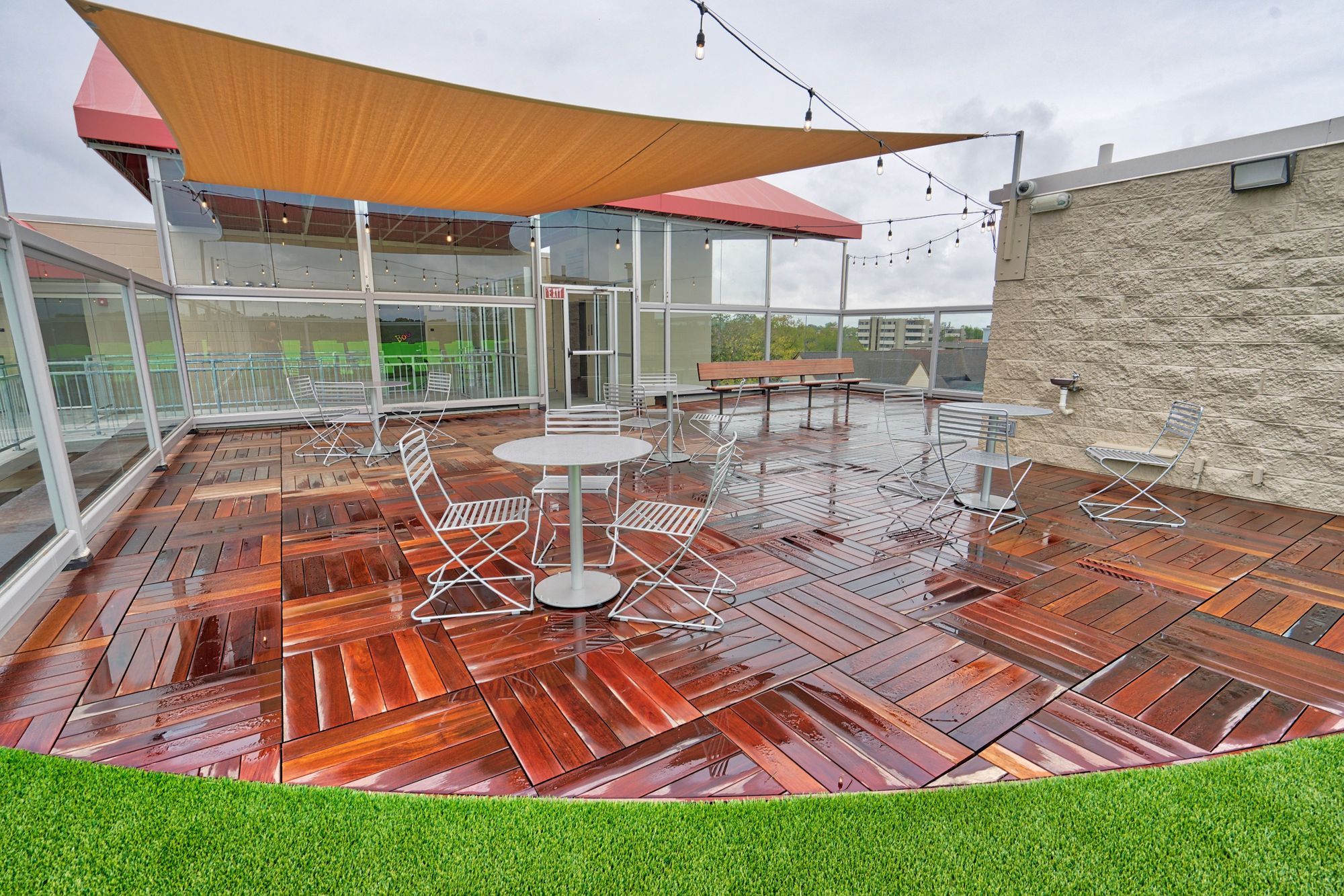 Loft 54 Champaign Courtyard 11