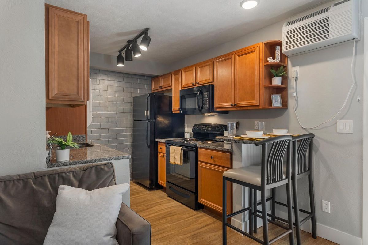 405 E White Unit 412 Champaign-large-009-004-Kitchen-1500x1000-72dpi
