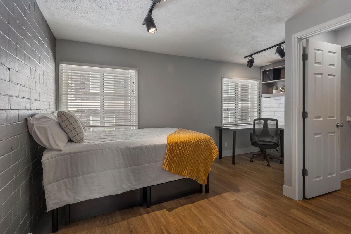 405 E White Unit 412 Champaign-large-011-001-Bedroom-1500x1000-72dpi