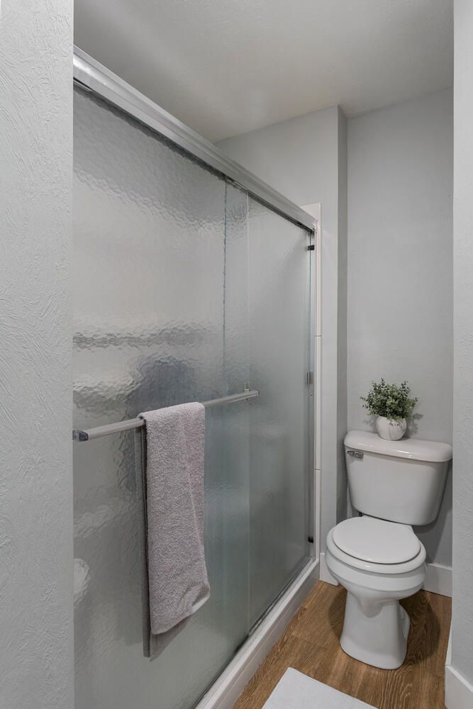 405 E White Unit 412 Champaign-large-015-007-Bathroom-667x1000-72dpi