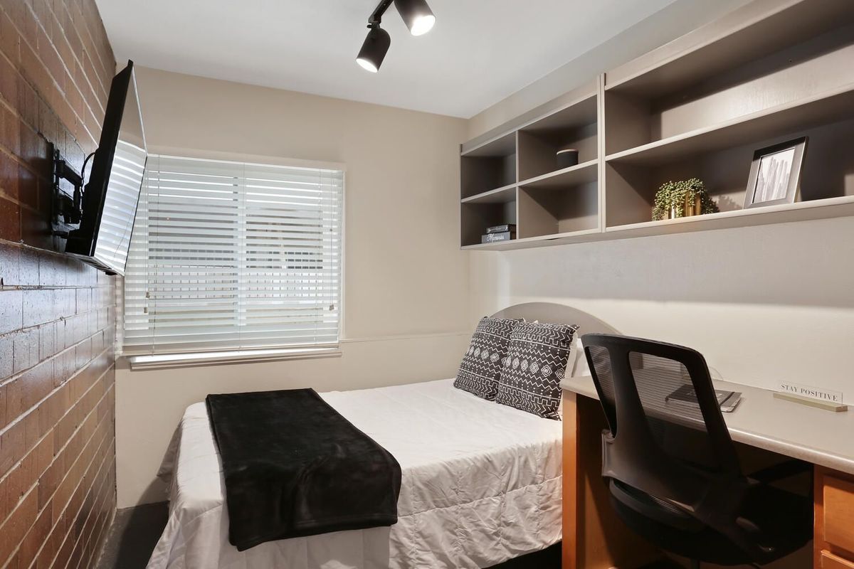 405 E White Unit 114 Champaign-large-017-015-Bedroom-1500x1000-72dpi